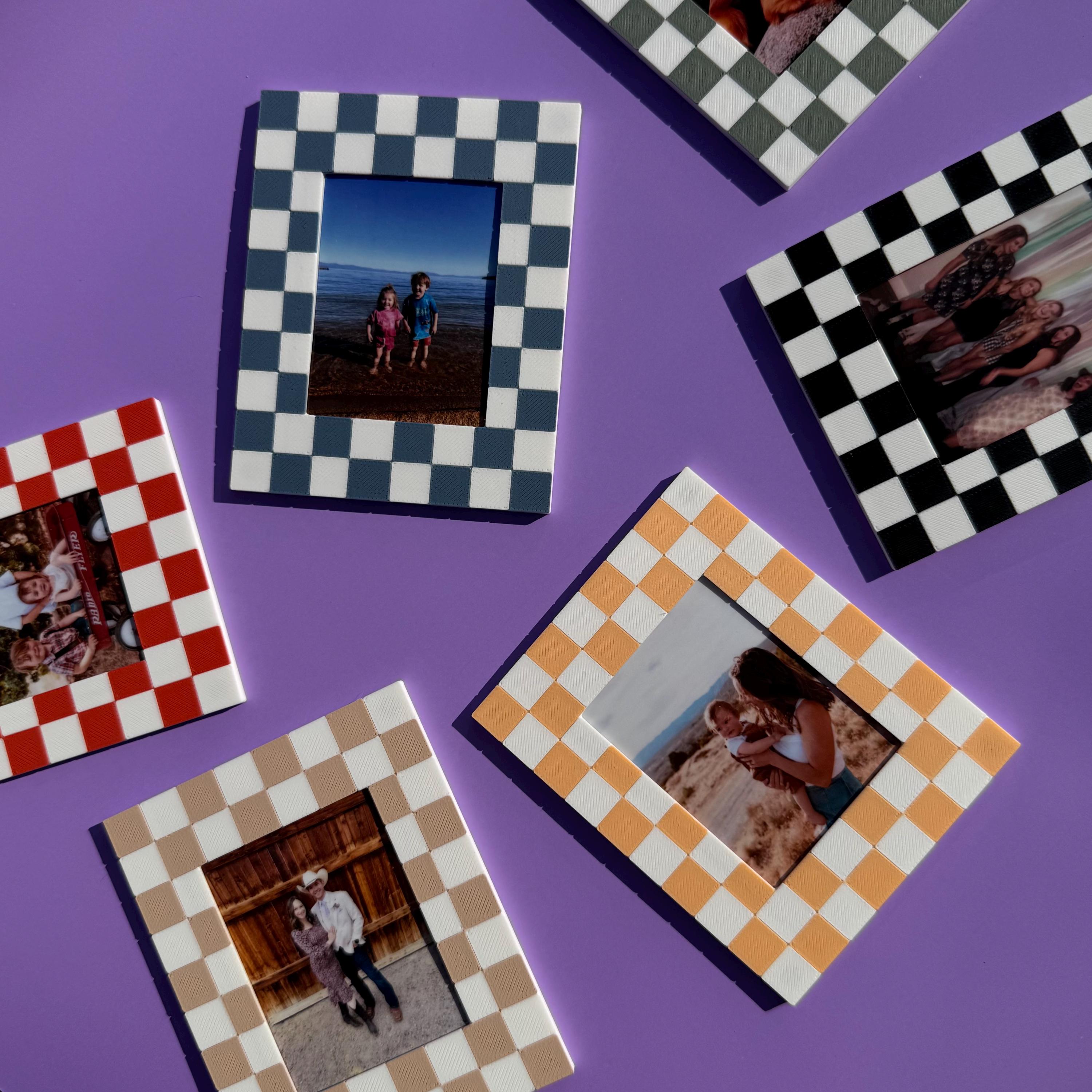 The Checker - Magentic Frame Set