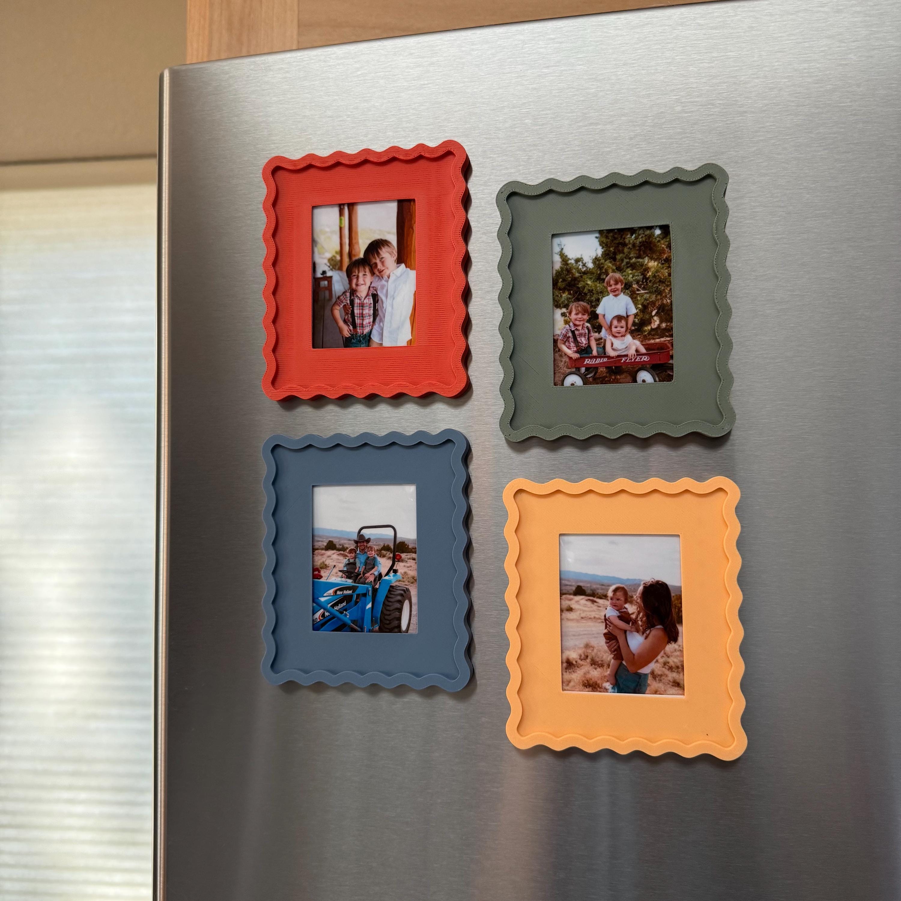 The Wavy - Magnetic Picture Frame Set