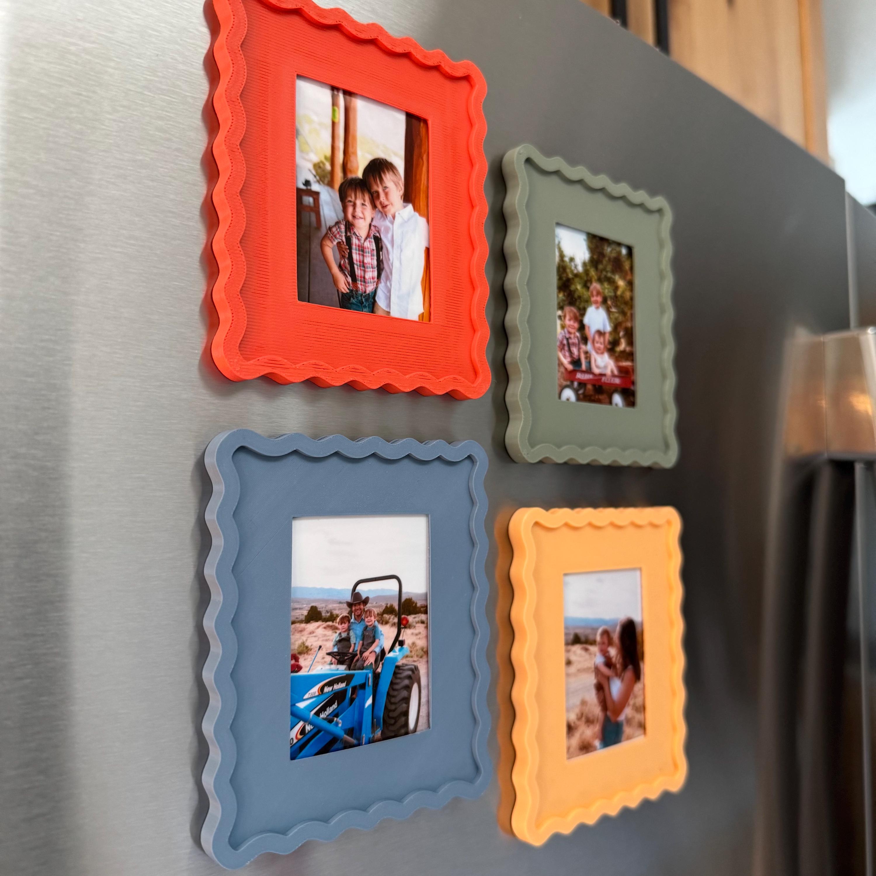 The Wavy - Magnetic Picture Frame Set